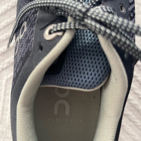 ON Running Cloudstratus size 7.5 - Barely Worn - Picture 4 of 4